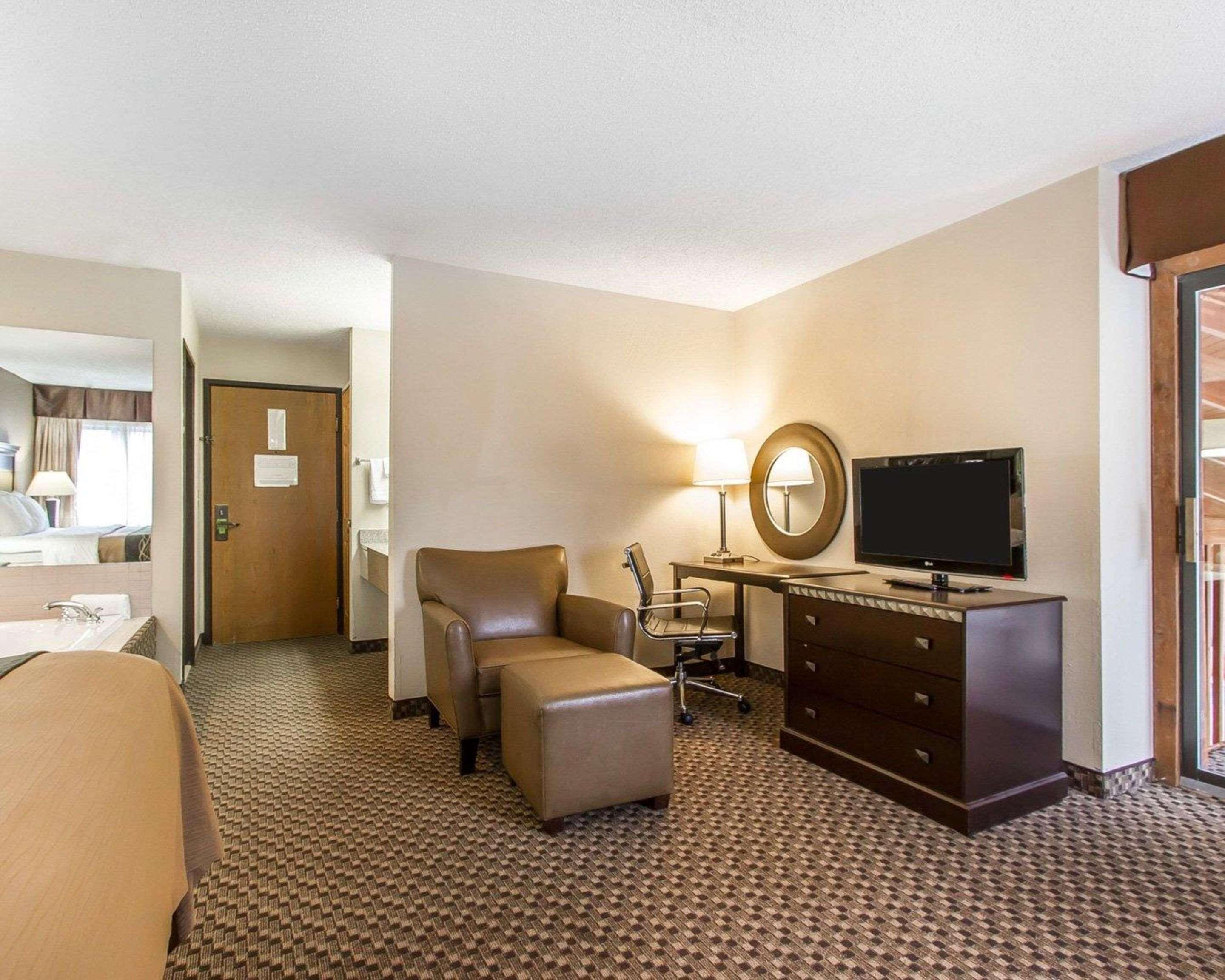 Quality Inn Macomb Near University Area Exterior photo