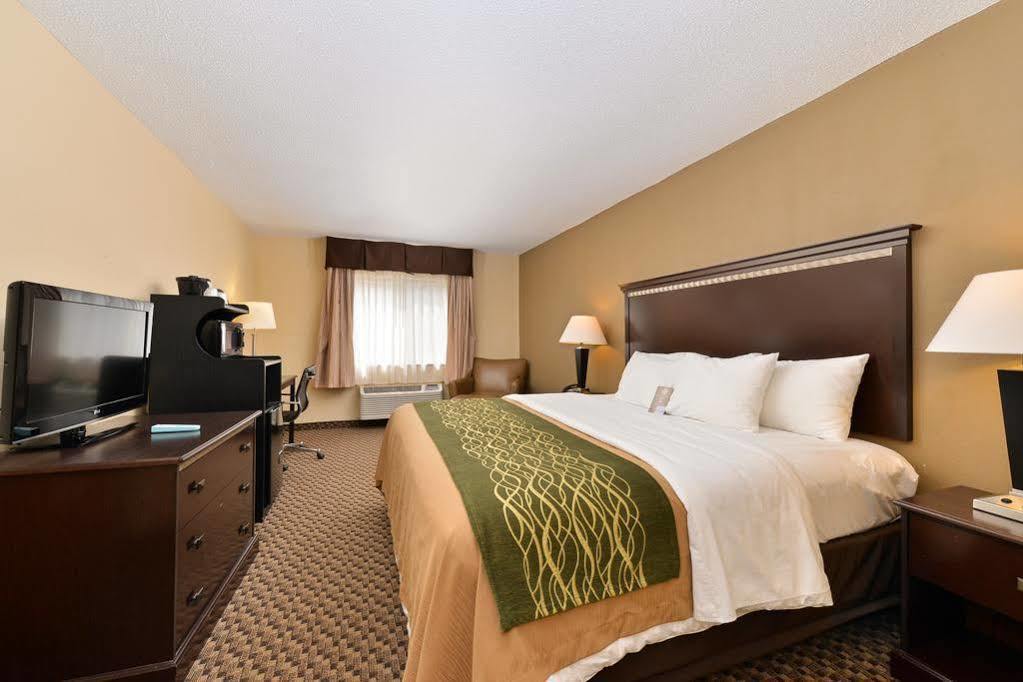 Quality Inn Macomb Near University Area Exterior photo