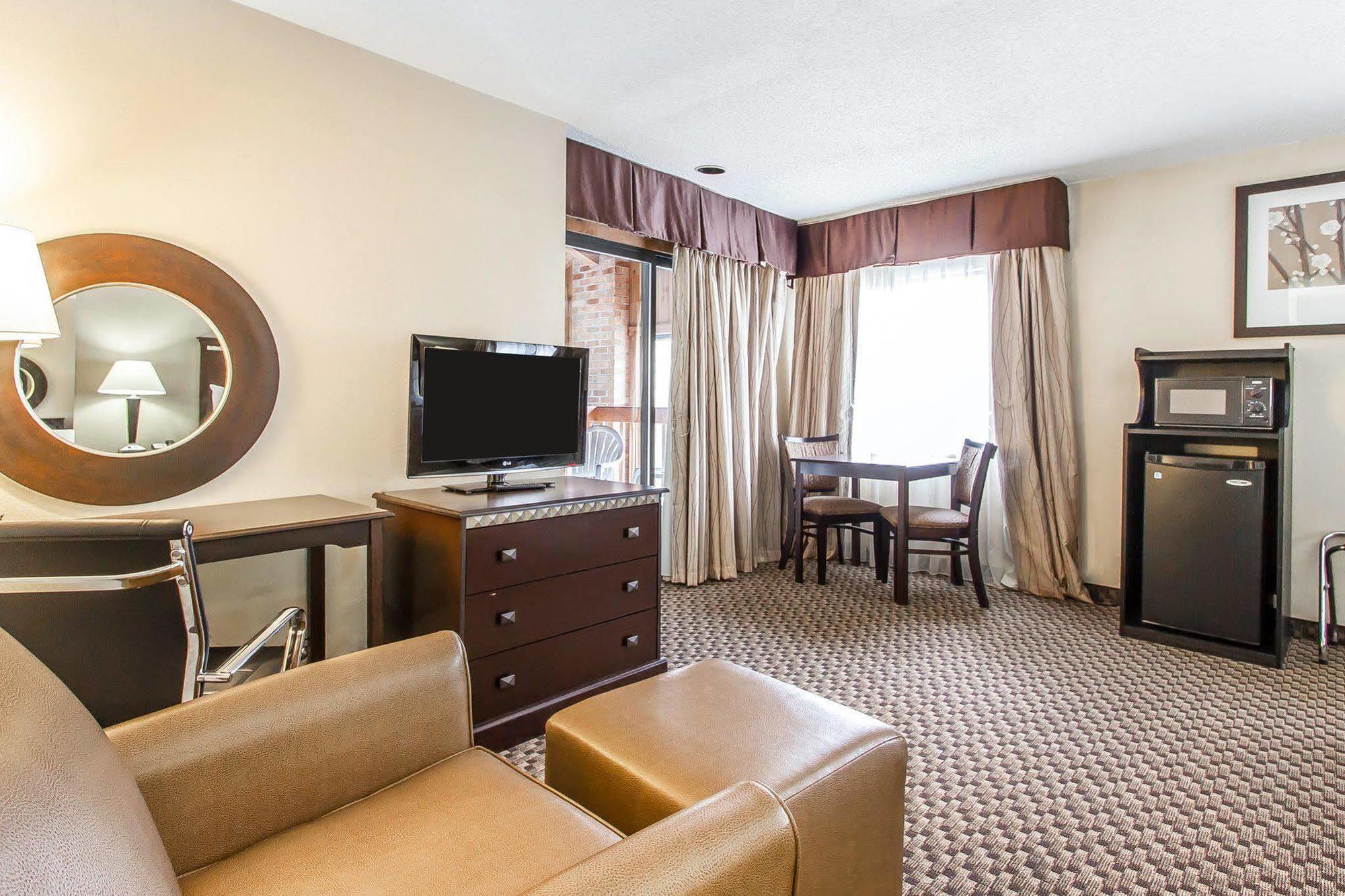 Quality Inn Macomb Near University Area Exterior photo